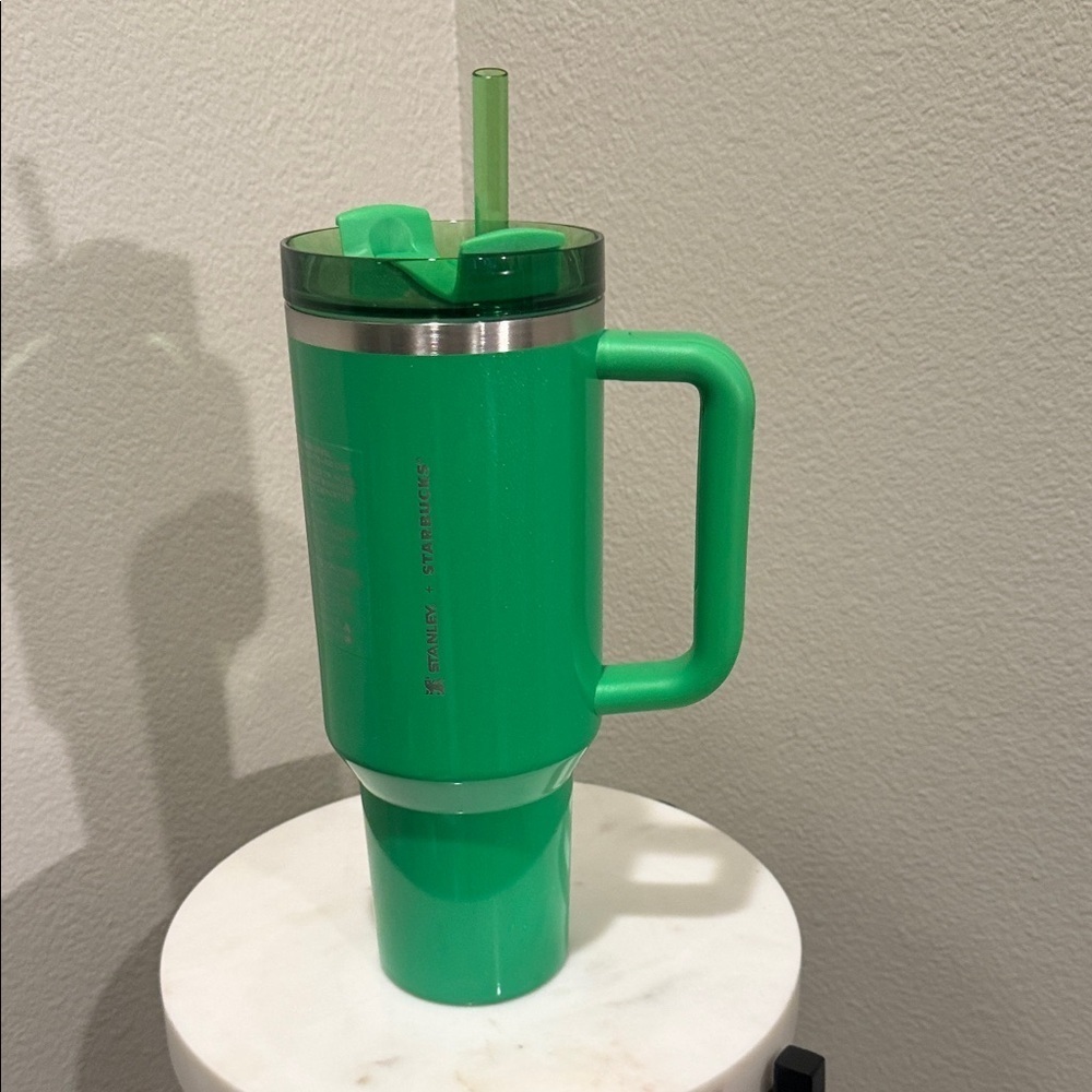 Limited edition Starbucks Vibrant Green Travel Mug with Handle